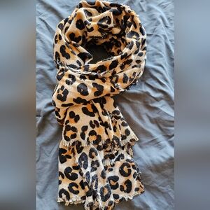 Women's scarf, soft, leopard color